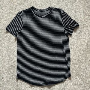 Lululemon T-shirt size 4.